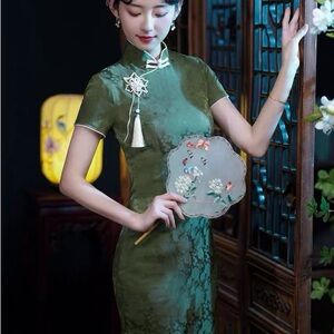 Elegant Green Cheongsam Dress